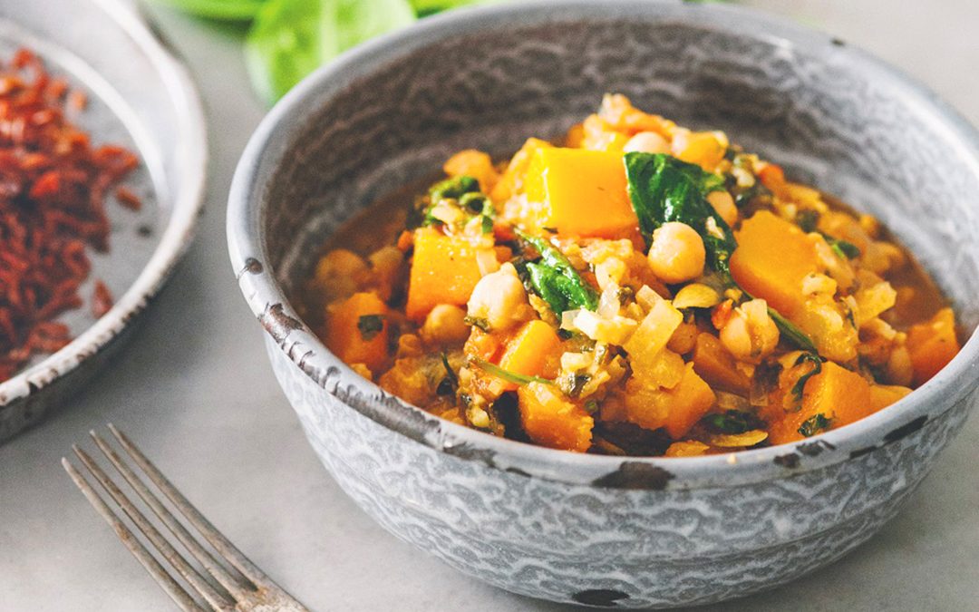 Chickpea curry with pumpkin and baby spinach