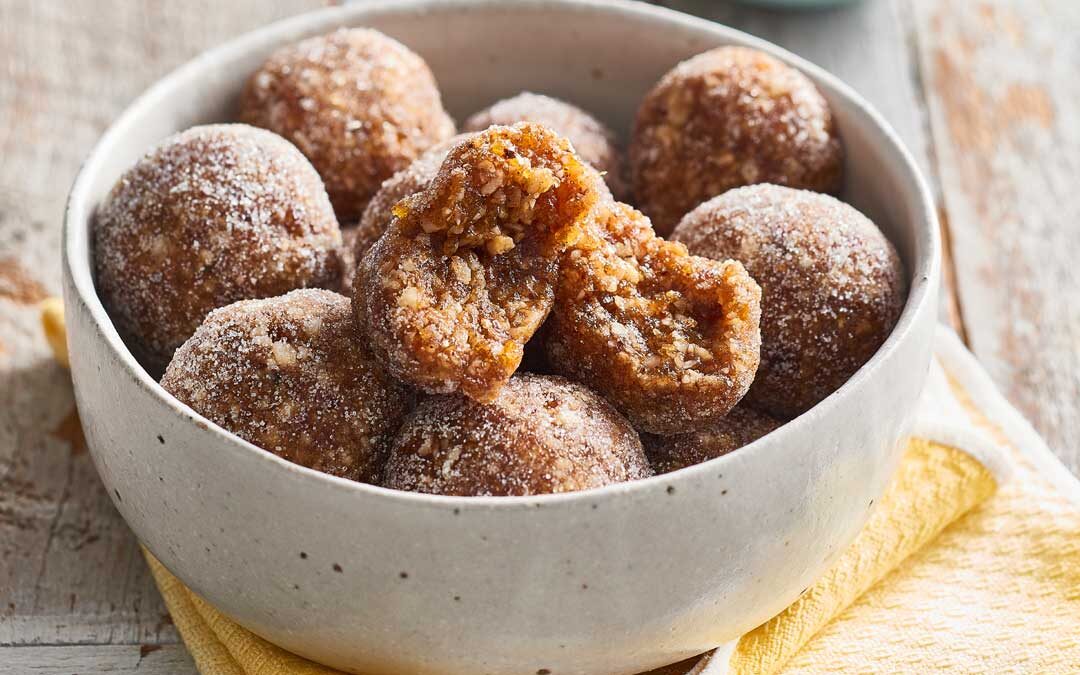 Hazelnut date balls