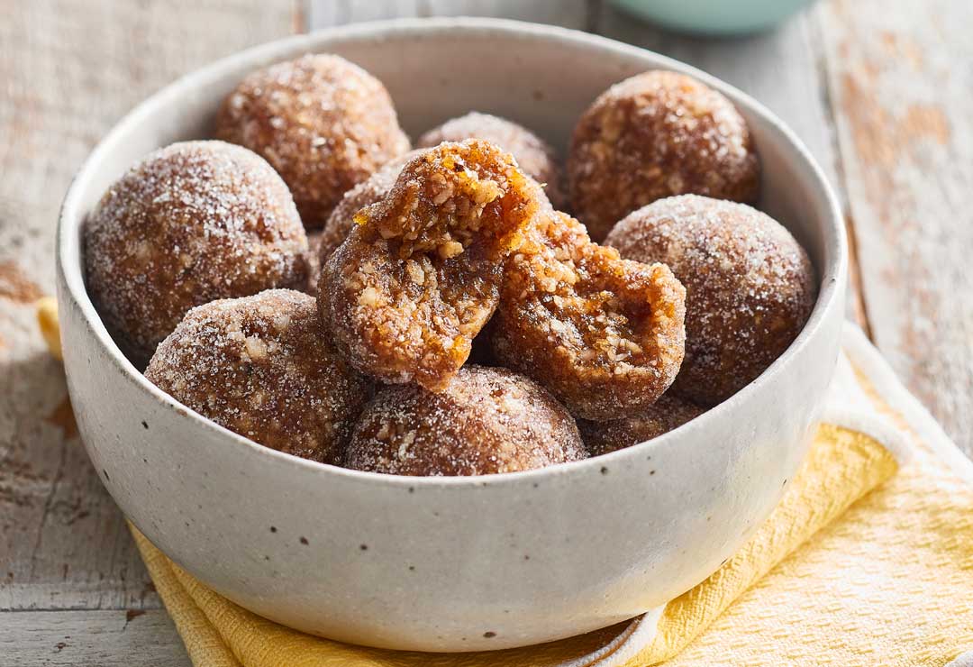 Hazelnut date balls